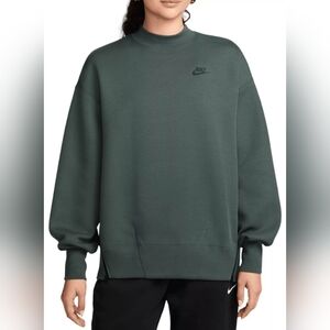 Nike Women's Sportswear Tech Fleece Oversized Crew-Neck Sweatshirt